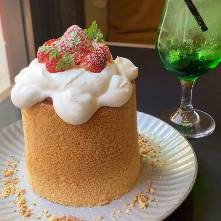 Breath Cafe お一人様シフォンケーキ×クリームソーダ