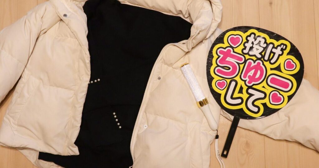 薄手のトップス＋アウターの写真