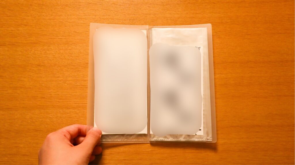 画像:チケットケースに紙のチケットを入れた写真