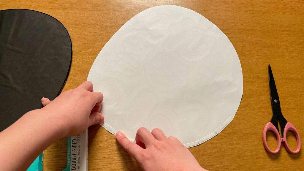 貼り付けている様子