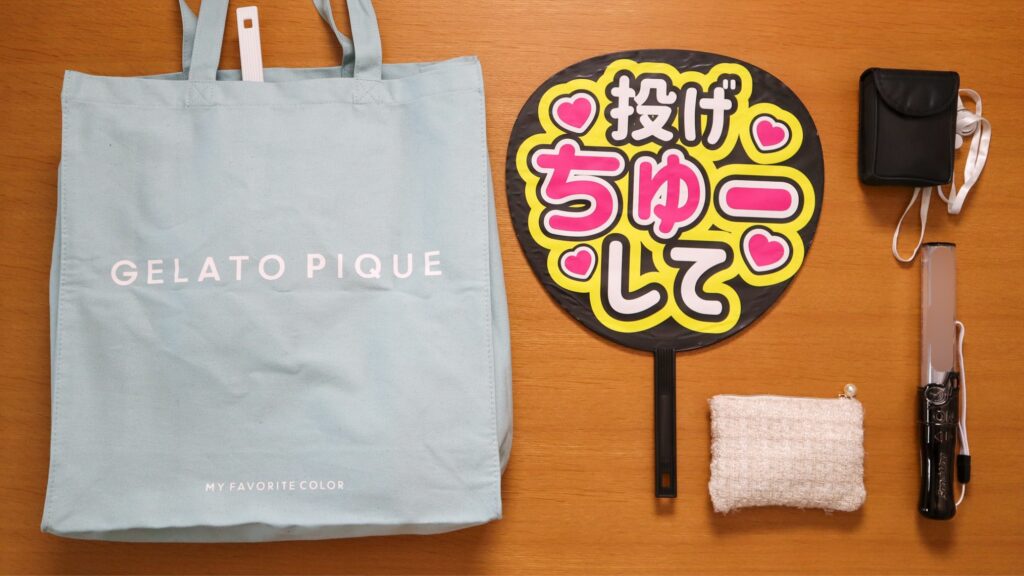 ジャニーズライブの持ち物を並べた写真