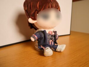 画像イメージ：マイコレ ぬいぐるみスタンド大で20cmのぬいを立たせた写真