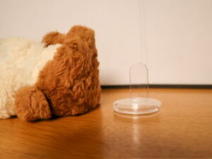 画像イメージ：マイコレ ぬいぐるみスタンド2Pを15cmのぬいに使った写真