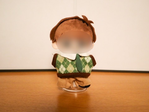 画像イメージ：13cmのぬいをマイコレ ぬいぐるみスタンド2Pで立たせた写真