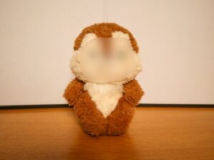 画像イメージ：マイコレ ぬいぐるみスタンド大で15cmのぬいを立たせた写真