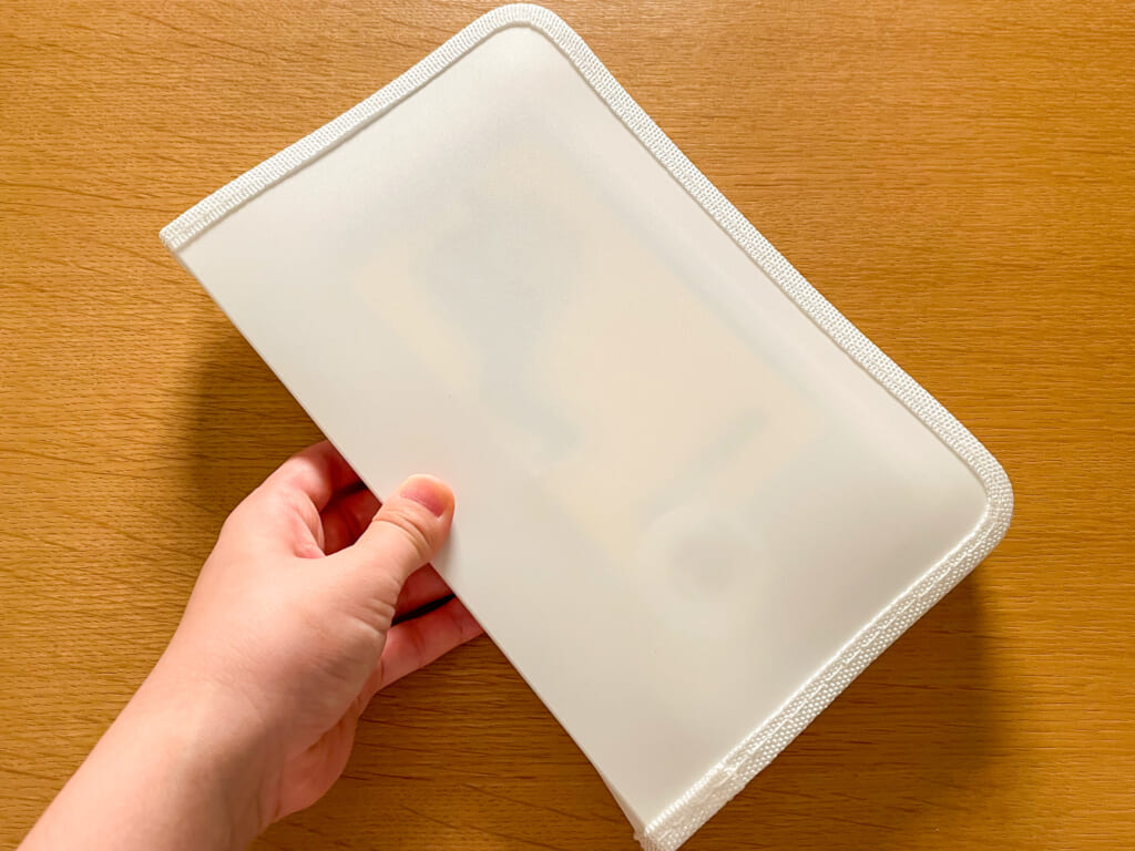 セリアのファスナーケースの商品写真